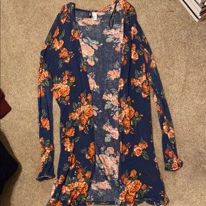 H&M women’s cardigan/shawl